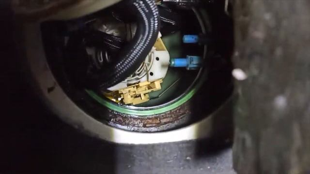 Opel Signum замена погружного насоса в баке. Снятие заднего сидения. смотреть онлайн