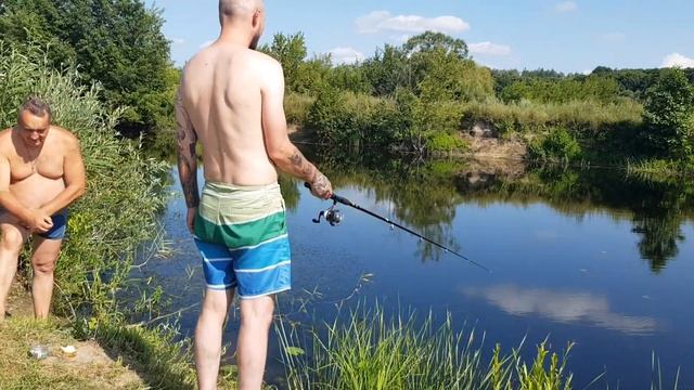 Речка Судость. Пляж, рыбалка на удочку. смотреть онлайн