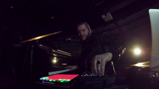 Berlin - Live Looping Session (Grand Piano, Moog, Vocoder and Drum Programming) смотреть онлайн
