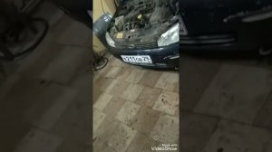 Как открыть капот на лада калина (если порвался трос)