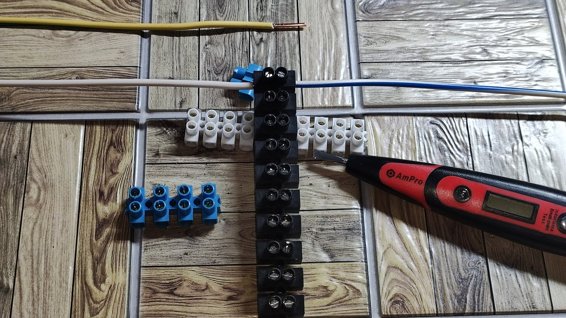 Как соединять провода через клеммную колодку