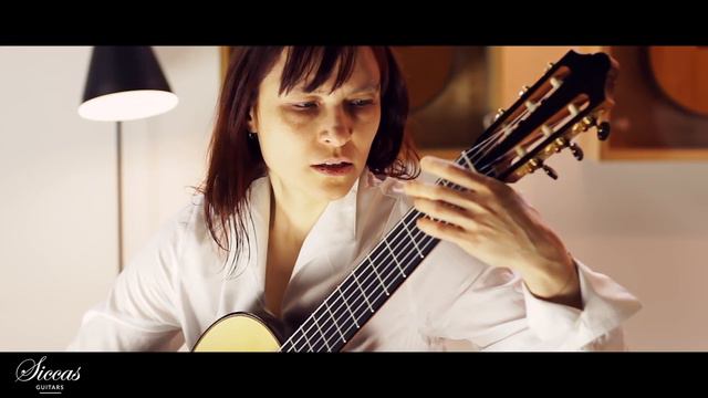Natalia Lipnitskaya plays Prelude BWV 1010 by J. S. Bach from the Cello Suite 4 - classical guitar смотреть онлайн