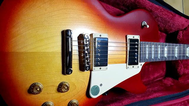 Gibson Les Paul Tribute - Unboxing + Test смотреть онлайн