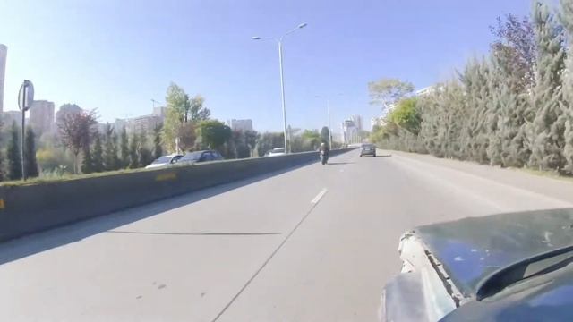 Suzuki GSXR 600 K7 Custom Cafe-Street Fighter | Flyby | Akrapovic Exhaust Gixxer | MotoDayz смотреть онлайн