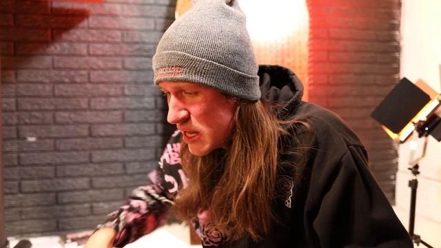 Isaac Takes on the Ultimate Spicy Challenge: The Death Nut смотреть онлайн