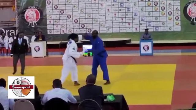 JUDO:Mbagnick Ndiaye AS Douane en bleu gagne so combat devant Babukar Mané Duc en finale par équipe смотреть онлайн