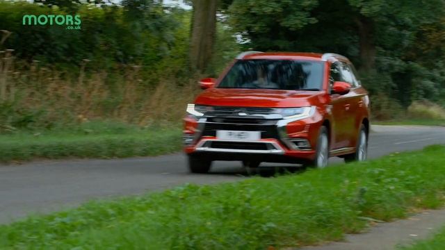 Motors.co.uk - Mitsubishi Outlander PHEV Review 2019 смотреть онлайн