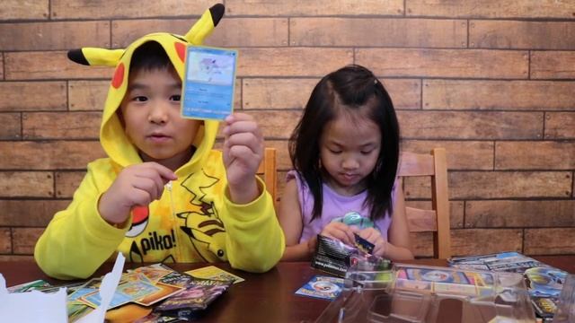 The Crazy Vue Kids - Hidden Fates Pokemon Cards смотреть онлайн