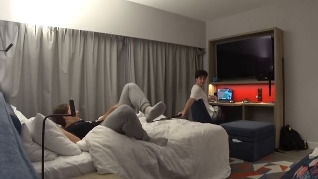 МЕШАЮ ГРАДУСУ СНИМАТЬ РОЛИК В РЕАЛЬНОЙ ЖИЗНИ смотреть онлайн