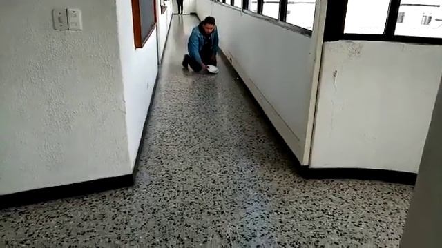 Movimiento de un plato de icopor son su centro de masa modificado 2 смотреть онлайн