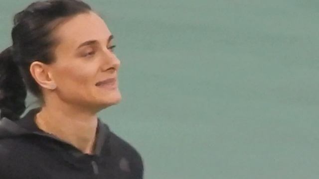 Елена Исинбаева травмировалась на Кубке Губернатора в Волгограде! смотреть онлайн