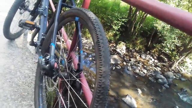 -Présentation B'TWIN rockrider 520- смотреть онлайн