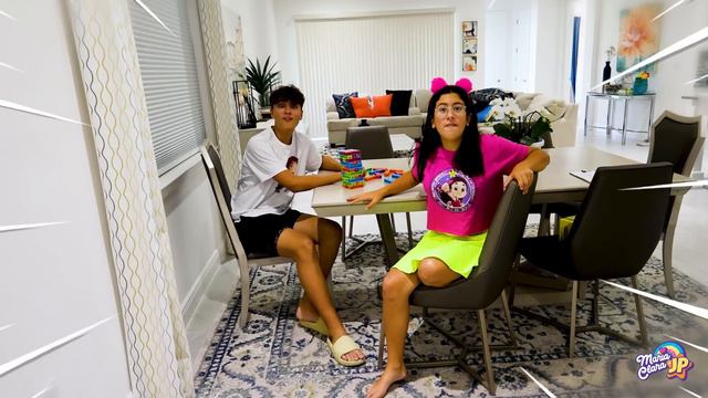 Maria Clara e JP passam o dia com os avós смотреть онлайн