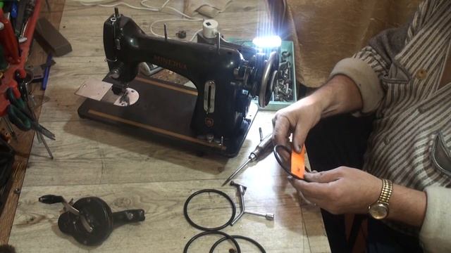 Швейная машина Minerva 122.