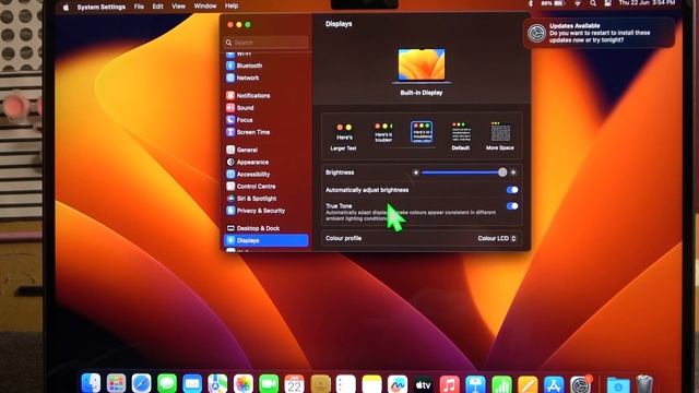 How To Enable & Disable Display True Tone For Macbook Air M2 2023 смотреть онлайн