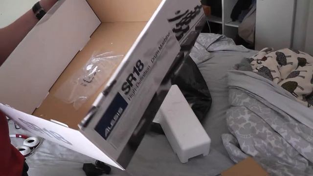 Alesis SR18 unboxing смотреть онлайн