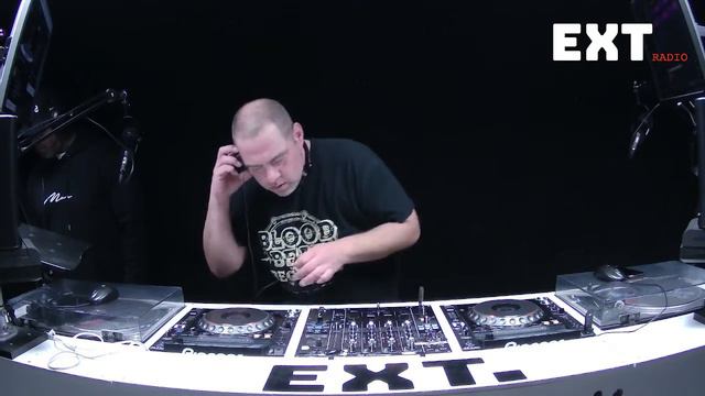 DJ Plattnum with guest Pasa D смотреть онлайн