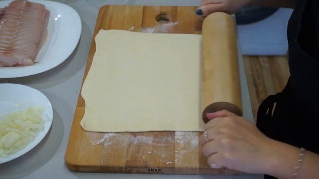 Слоеный пирог с рыбой | ХРУСТЯЩАЯ КОРОЧКА И НЕЖНОЕ ФИЛЕ РЫБЫ | Быстрый рецепт смотреть онлайн