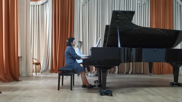 Дж. Гершвин. Прелюдия N1, переложение для 2х фортепиано Г. Стоун. Исп. А. Зубатова и А. Загреднюк смотреть онлайн