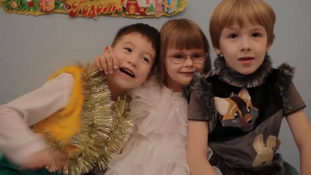 Дети поздравляют родителей с Новым Годом смотреть онлайн