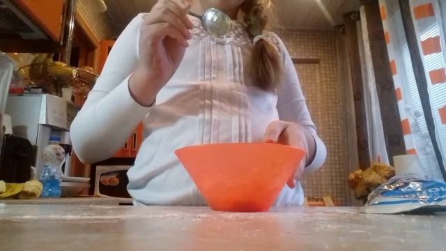 Делаем банановый смузи смотреть онлайн