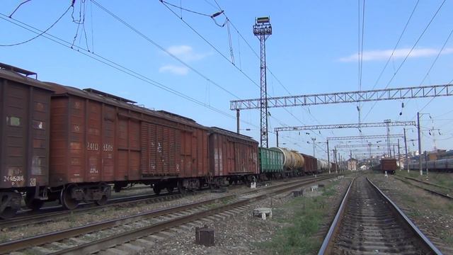 Электровоз ВЛ60К-2512 с грузовым поездом смотреть онлайн