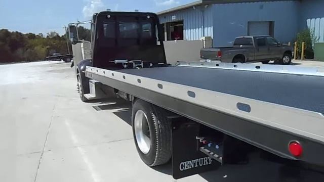 2014 Peterbilt 337 with 22ft Century LCG смотреть онлайн