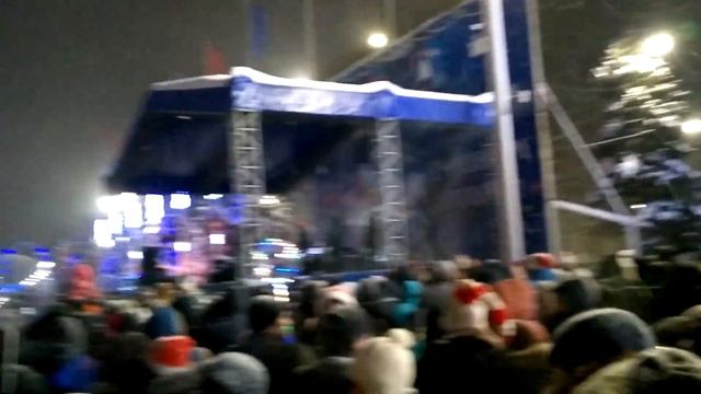 Саратов - 31 декабря 2018 - 1 января 2019 - Театральная площадь - салют смотреть онлайн