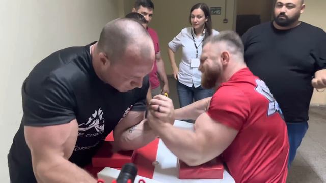 Lachlan Adair vs Zurab Tavberidze East vs West 4 Arm Wrestling смотреть онлайн