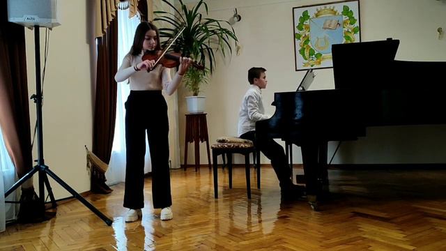 Робуляк Микола (фортепіано), Веренько Таїсія (скрипка), Кіріяк Ігор (кларнет)