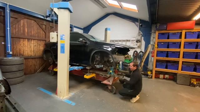 Crash Damaged 2015 Mercedes GLA 200d Chassis Repair PT4 смотреть онлайн