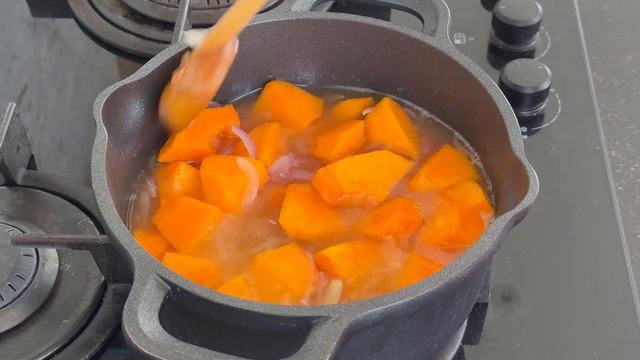 [CC] Chaud Et Nutritif : Le Potage Au Potiron Et Lentilles Corail