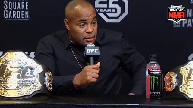 КОРМЬЕ — ДЖОНСУ: «КТО ТЫ ТАКОЙ, ЧТОБЫ ЗАПРЕЩАТЬ МНЕ ДРАТЬСЯ ЗА ПОЯС?» смотреть онлайн