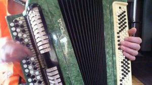 Разбор песни Одинокая гармонь на баяне