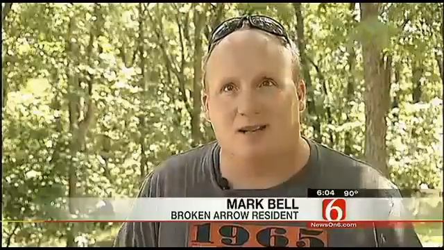Dog saves kids from Pit Bull attack - protects them from 3 Pit Bulls смотреть онлайн