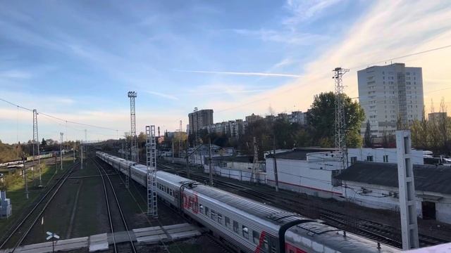 ЭП2К-353 с пассажирским составом сообщением Сухум-Москва(Восточный вокзал)-Санкт Петербург. смотреть онлайн