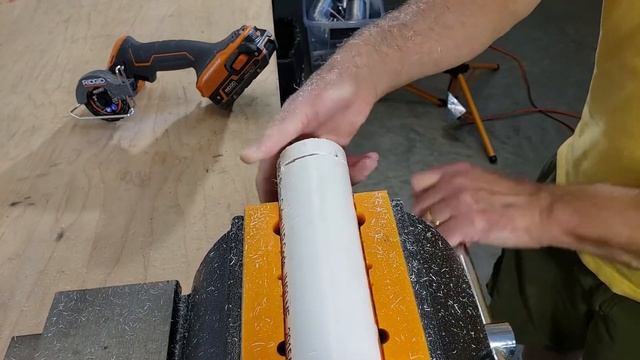 Using the RIDGID Sub Compact Cordless Multi Material Saw смотреть онлайн
