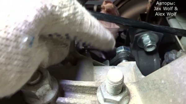 Замена левой опоры двигателя на белой весте