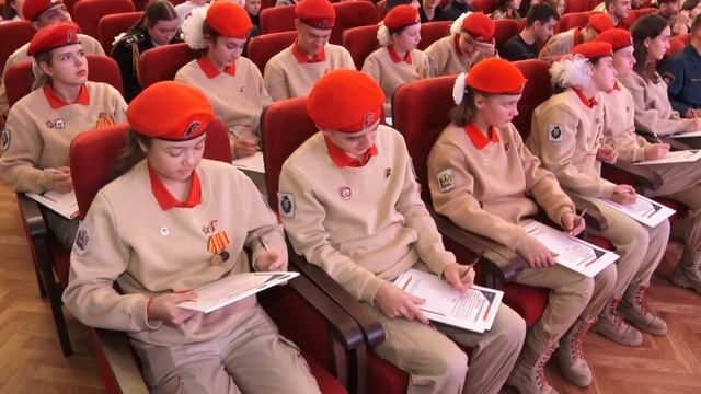Хабаровск присоединился к первому Всероссийскому военно-патриотическому диктанту смотреть онлайн
