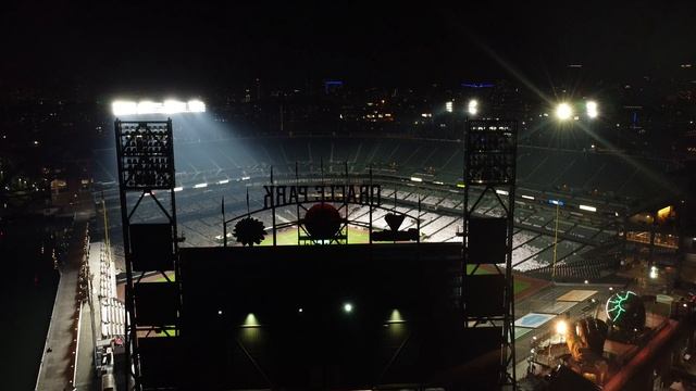 Empty Oracle Park - drone descend смотреть онлайн