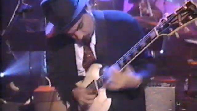 Robert Palmer - Sneakin' Sally Through The Alley (Live in NYC - 1997) смотреть онлайн