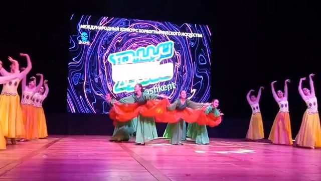 Красивый танец " Тюльпаны " смотреть онлайн