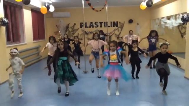 Танец на Хэллоуин. Посмотрите какие могут быть костюмы на Хэллоуин смотреть онлайн