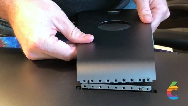 Attaching Apple's VESA Mount Kit for iMac Pro смотреть онлайн