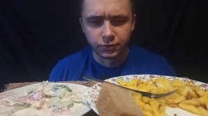 МУКБАНГ ЖАРЕНАЯ КАРТОШКА ? САЛАТ ПОМИДОРЫ С ОГУРЦАМИ ? MUKBANG