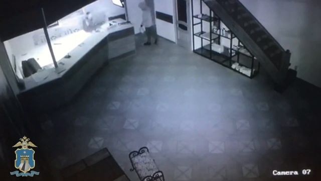 Разбойник с монтировкой ограбил автомойку в Пятигорске смотреть онлайн