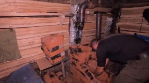 ЗЕМЛЯНКА У РЕКИ / НАСТУПИЛА ОСЕНЬ / ПЕЧКА В ЗЕМЛЯНКЕ / БЫЛИ ГОСТИ / САМОДЕЛЬНОЕ ЗЕРКАЛО В ЗЕМЛЯНКУ