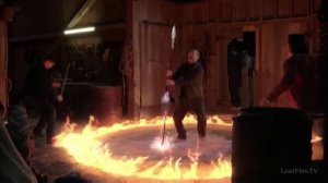 Кроули спасает Кастиэля сломав копьё Михаила...(supernatural)