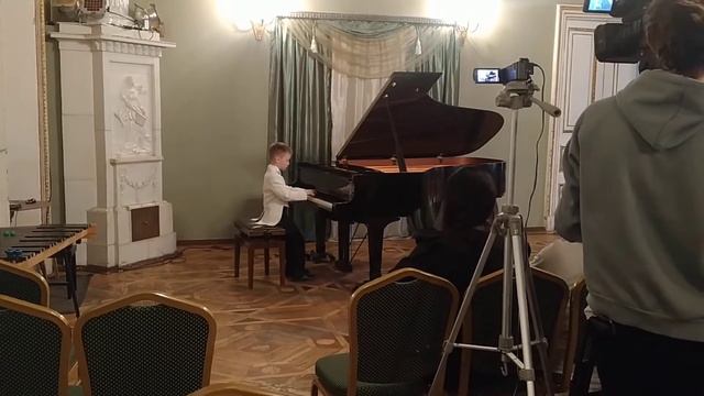 Чистяков Тимофей, 7 лет. (Отрадненская ДШИ) И.Иордан "Охота за бабочкой" смотреть онлайн
