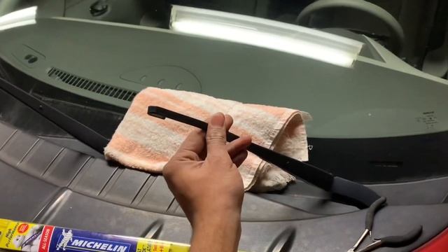 How to replace Nissan Leaf ? windshield wipers! Quick and Easy!! смотреть онлайн